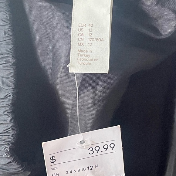 H&M Classic Black A-Line Skirt - Picture 2 of 6